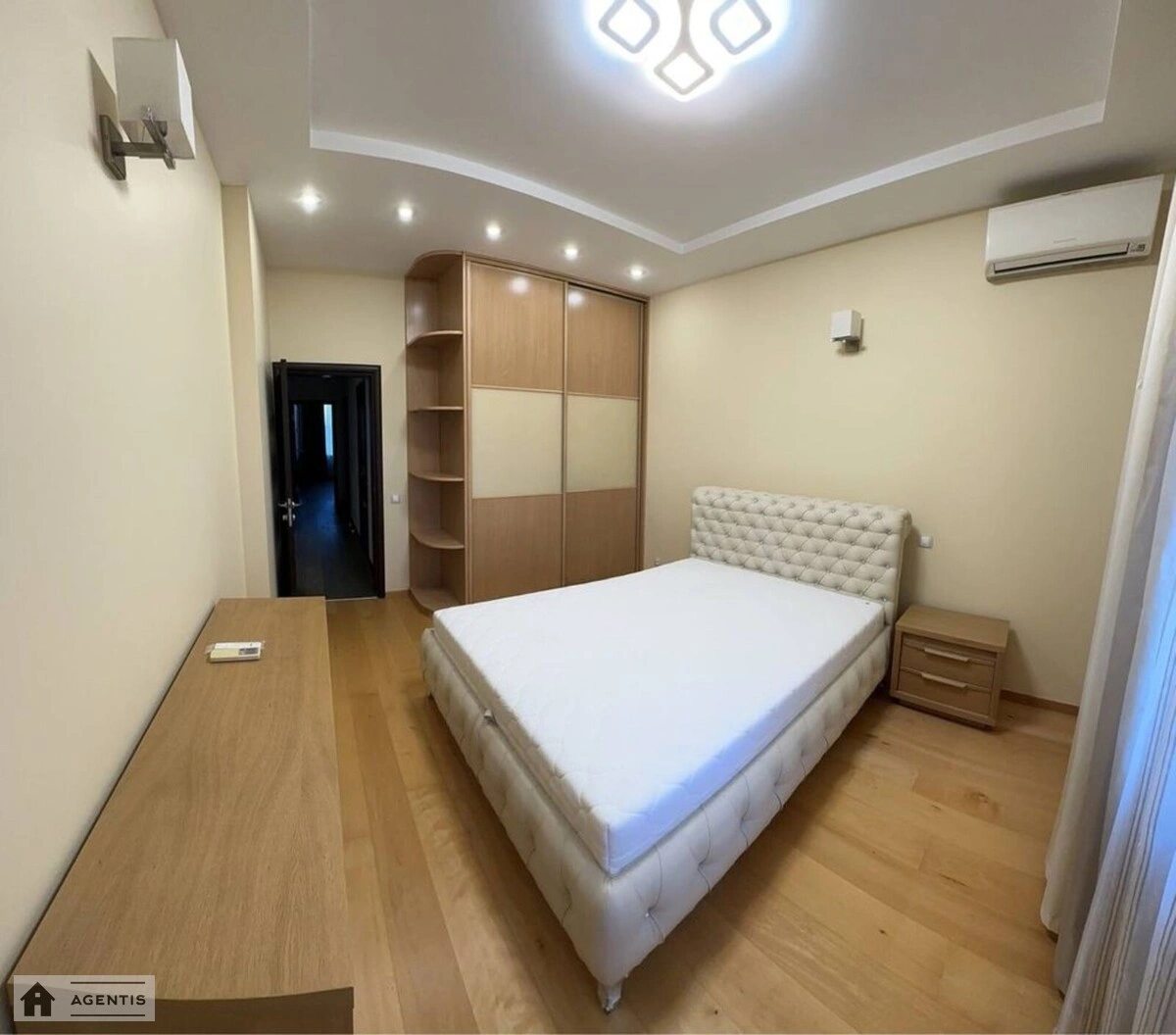 Apartment for rent. 3 rooms, 110 m², 14 floor/25 floors. 69, Dmytrivska 69, Kyiv. 