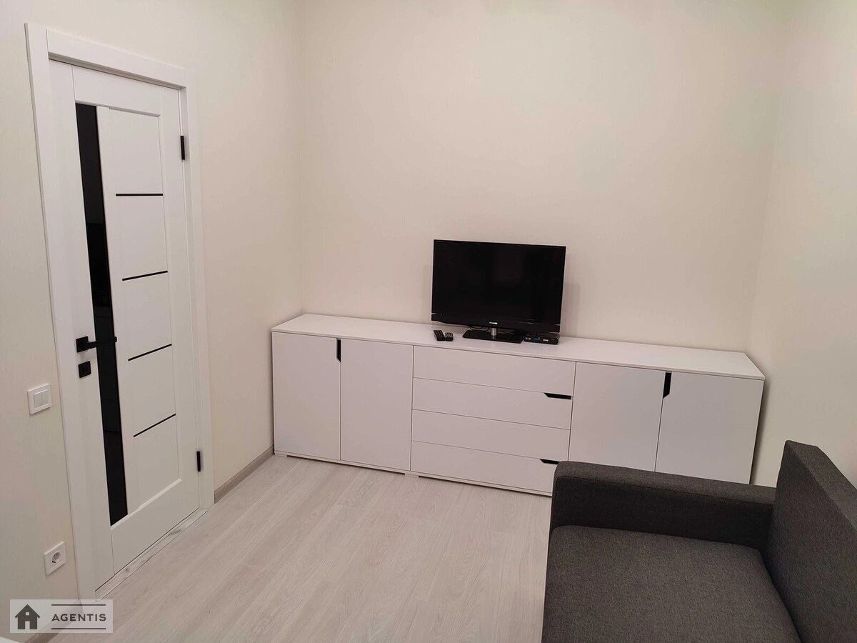 Сдам квартиру. 1 room, 32 m², 1st floor/1 floor. Деснянский район, Киев. 