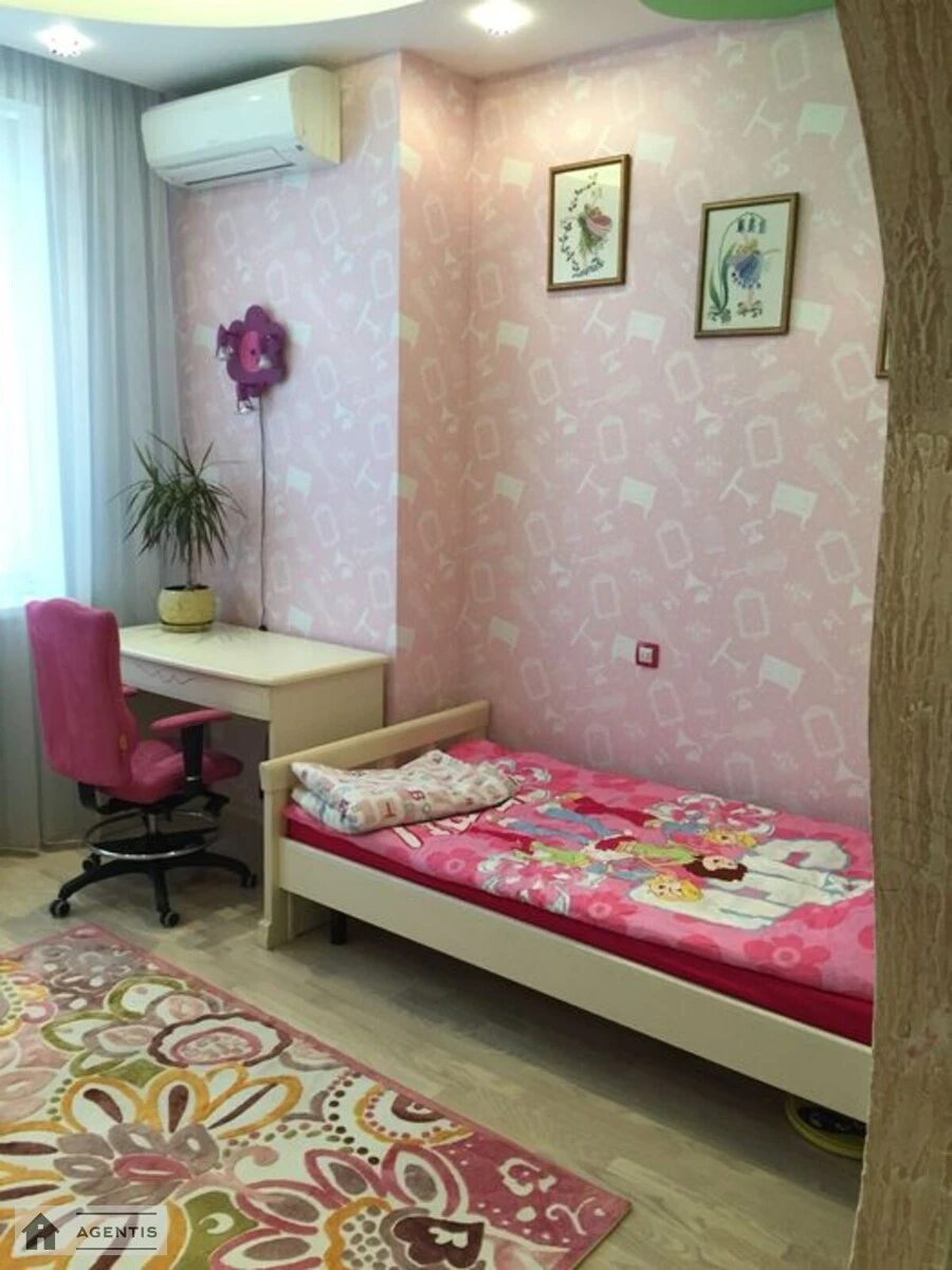Сдам квартиру. 3 rooms, 111 m², 8th floor/12 floors. Вышгородская, Киев. 