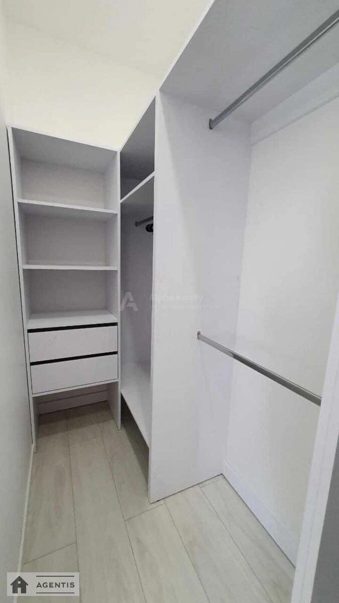 Сдам квартиру. 3 rooms, 100 m², 9th floor/24 floors. 58, Богдана Хмельницького вул., Киев. 