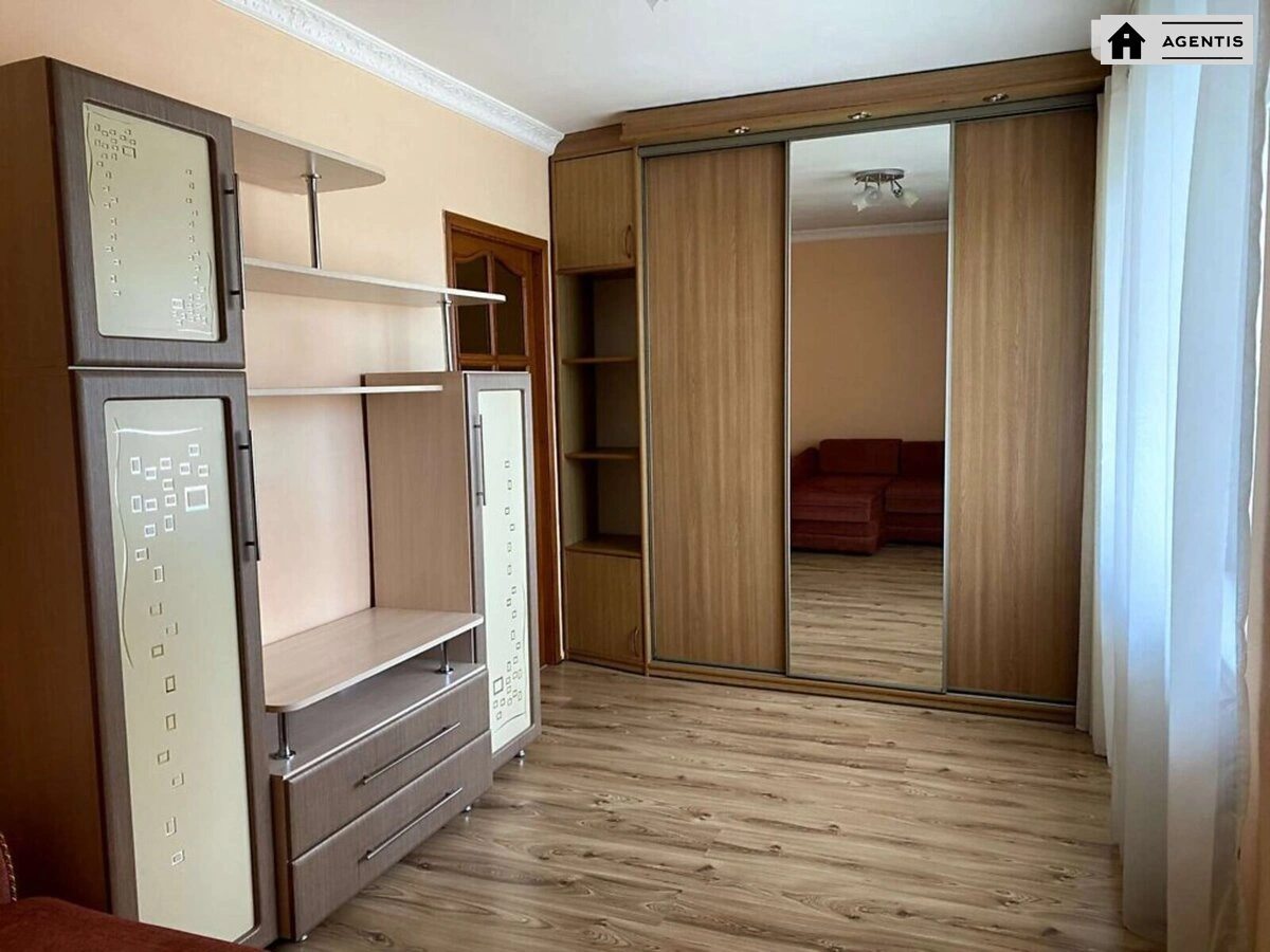 Apartment for rent. 3 rooms, 56 m², 5th floor/5 floors. 43, Boryspilska 43, Kyiv. 