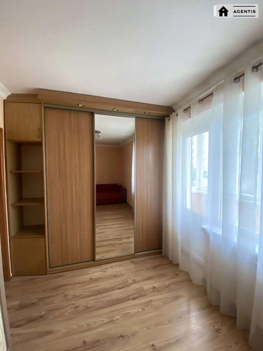 Сдам квартиру. 3 rooms, 56 m², 5th floor/5 floors. 43, Бориспольская 43, Киев. 