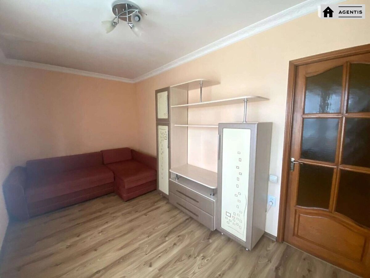 Сдам квартиру. 3 rooms, 56 m², 5th floor/5 floors. 43, Бориспольская 43, Киев. 