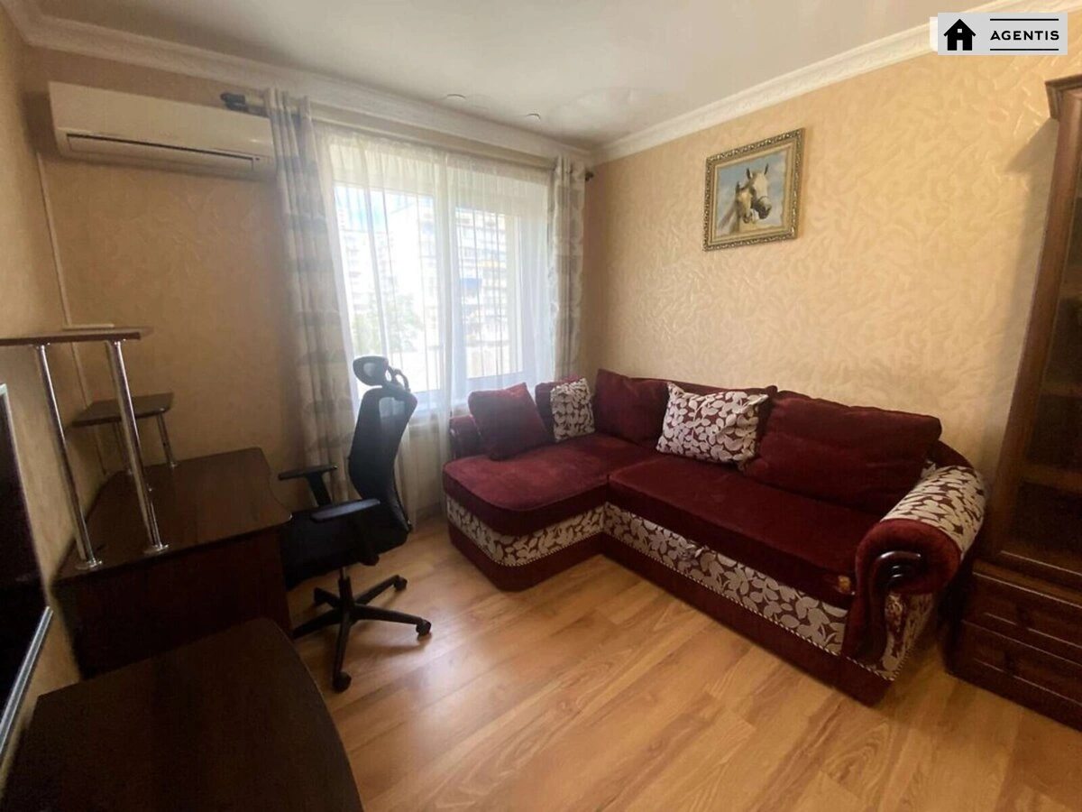 Сдам квартиру. 3 rooms, 56 m², 5th floor/5 floors. 43, Бориспольская 43, Киев. 