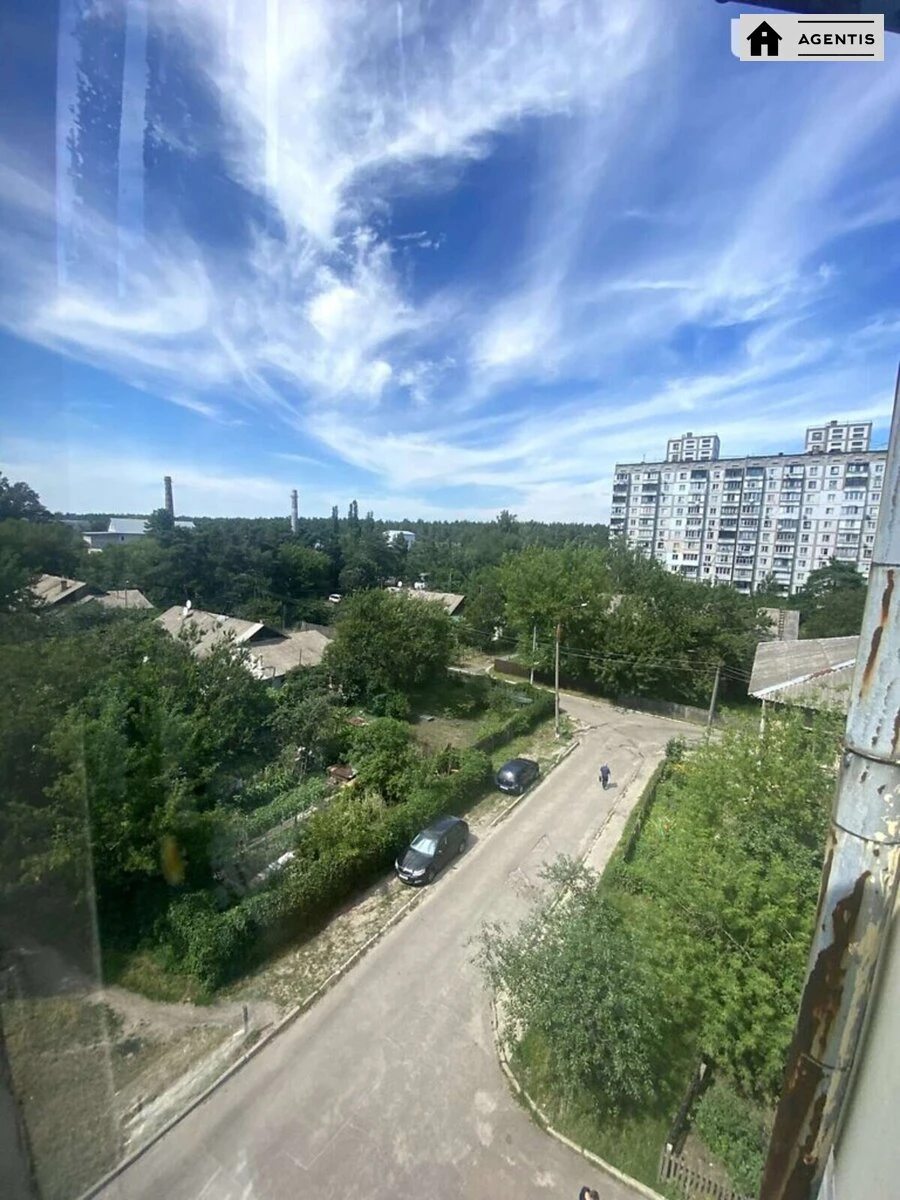 Здам квартиру. 3 rooms, 56 m², 5th floor/5 floors. 43, Бориспільська 43, Київ. 