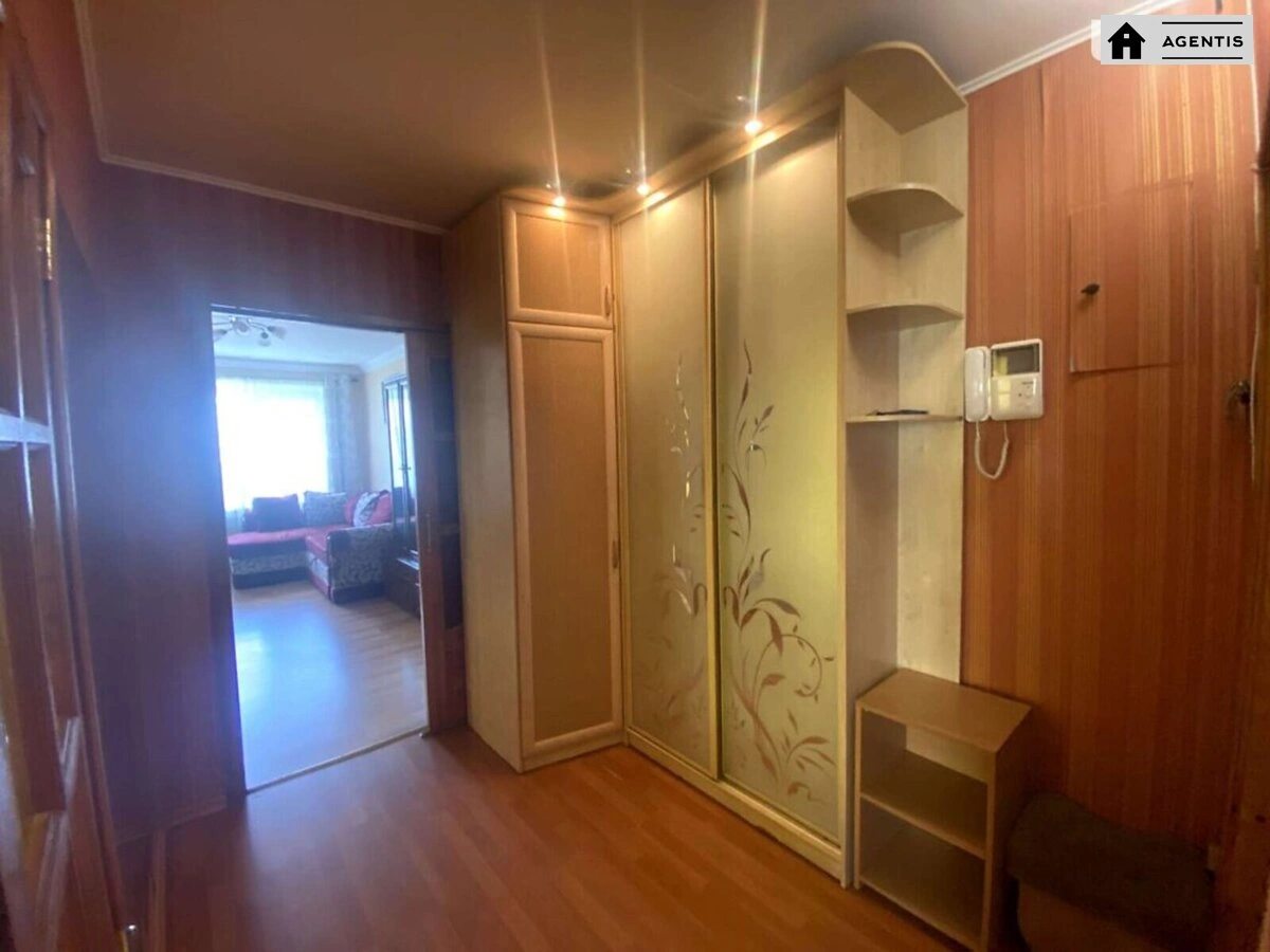 Apartment for rent. 3 rooms, 56 m², 5th floor/5 floors. 43, Boryspilska 43, Kyiv. 