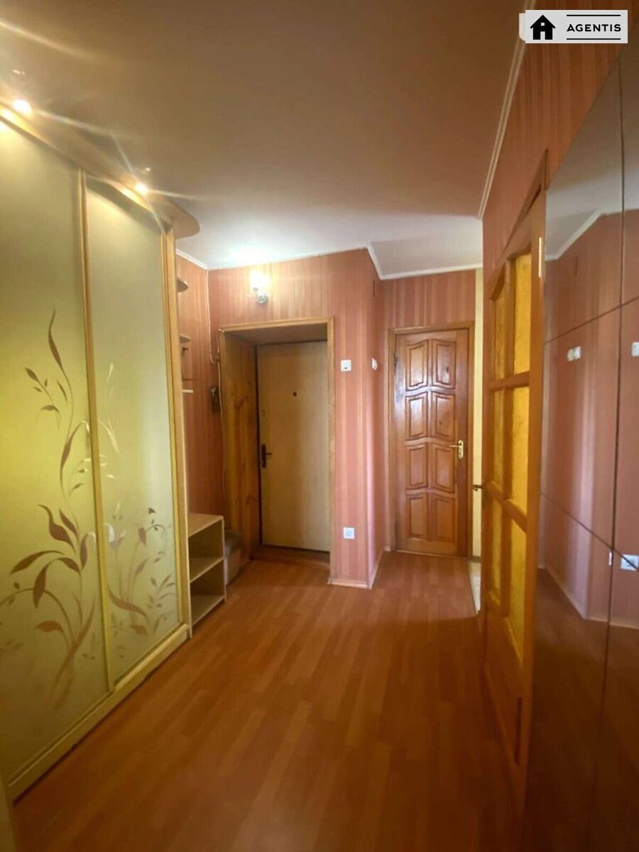 Apartment for rent. 3 rooms, 56 m², 5th floor/5 floors. 43, Boryspilska 43, Kyiv. 