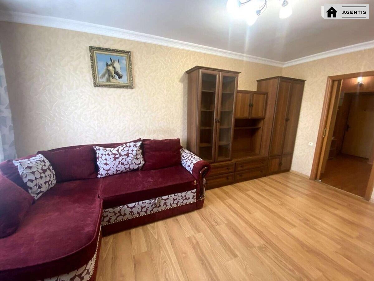 Сдам квартиру. 3 rooms, 56 m², 5th floor/5 floors. 43, Бориспольская 43, Киев. 