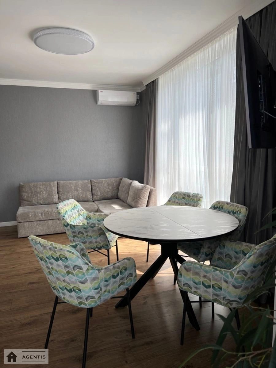 Apartment for rent. 3 rooms, 70 m², 4th floor/24 floors. 7, Bogdanivska 7, Kyiv. 