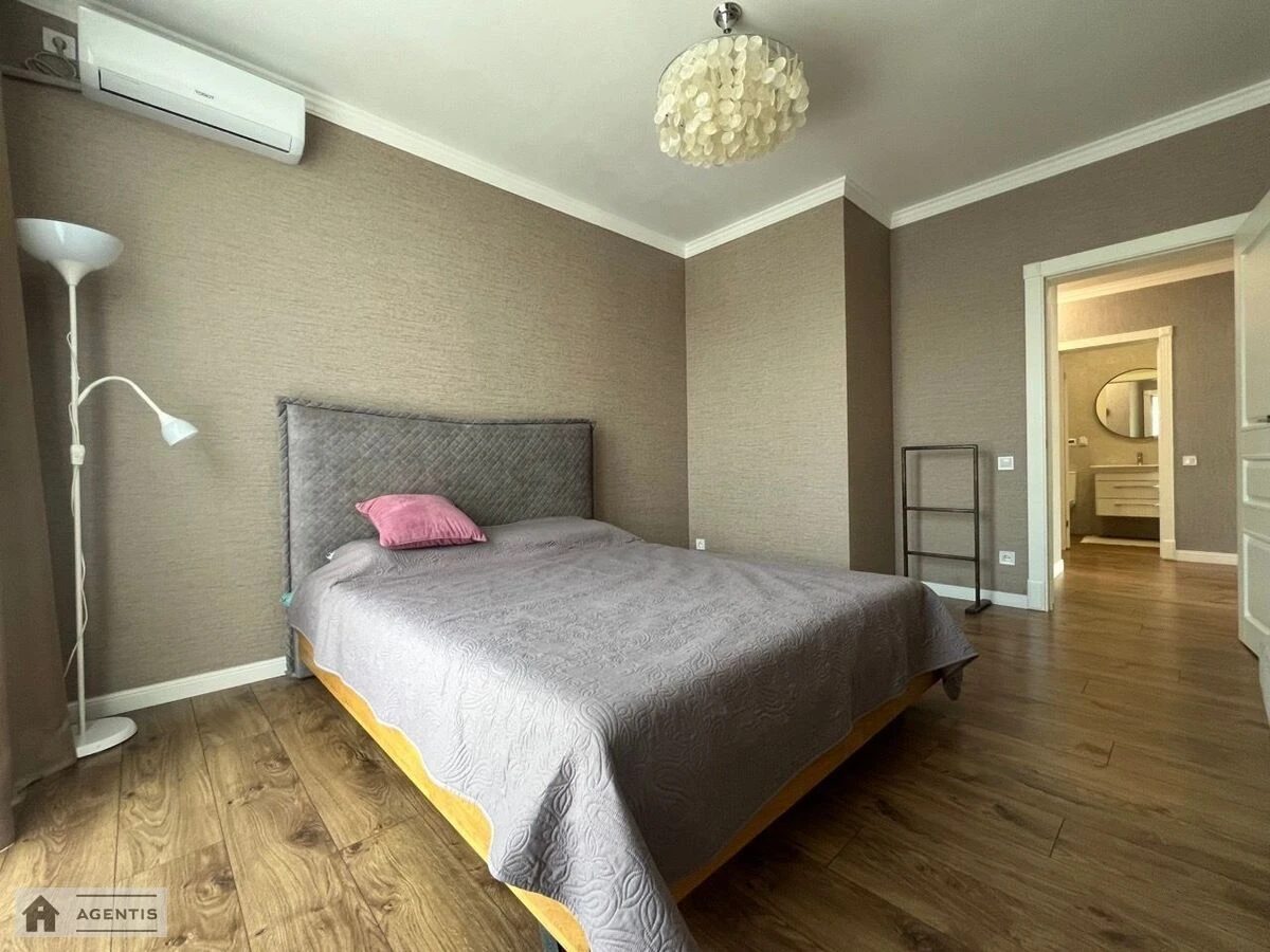 Apartment for rent. 3 rooms, 70 m², 4th floor/24 floors. 7, Bogdanivska 7, Kyiv. 