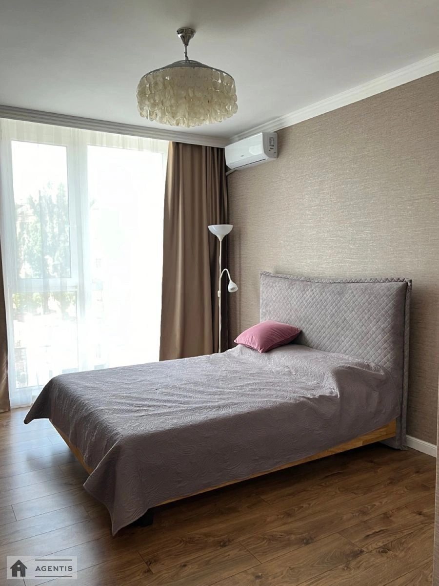 Apartment for rent. 3 rooms, 70 m², 4th floor/24 floors. 7, Bogdanivska 7, Kyiv. 