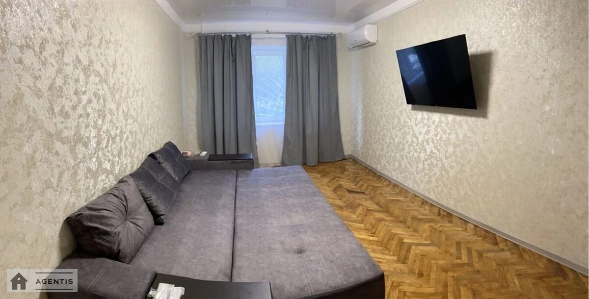 Сдам квартиру. 2 rooms, 45 m², 1st floor/5 floors. 12, Івана Виговського вул. (Маршала Гречка), Киев. 