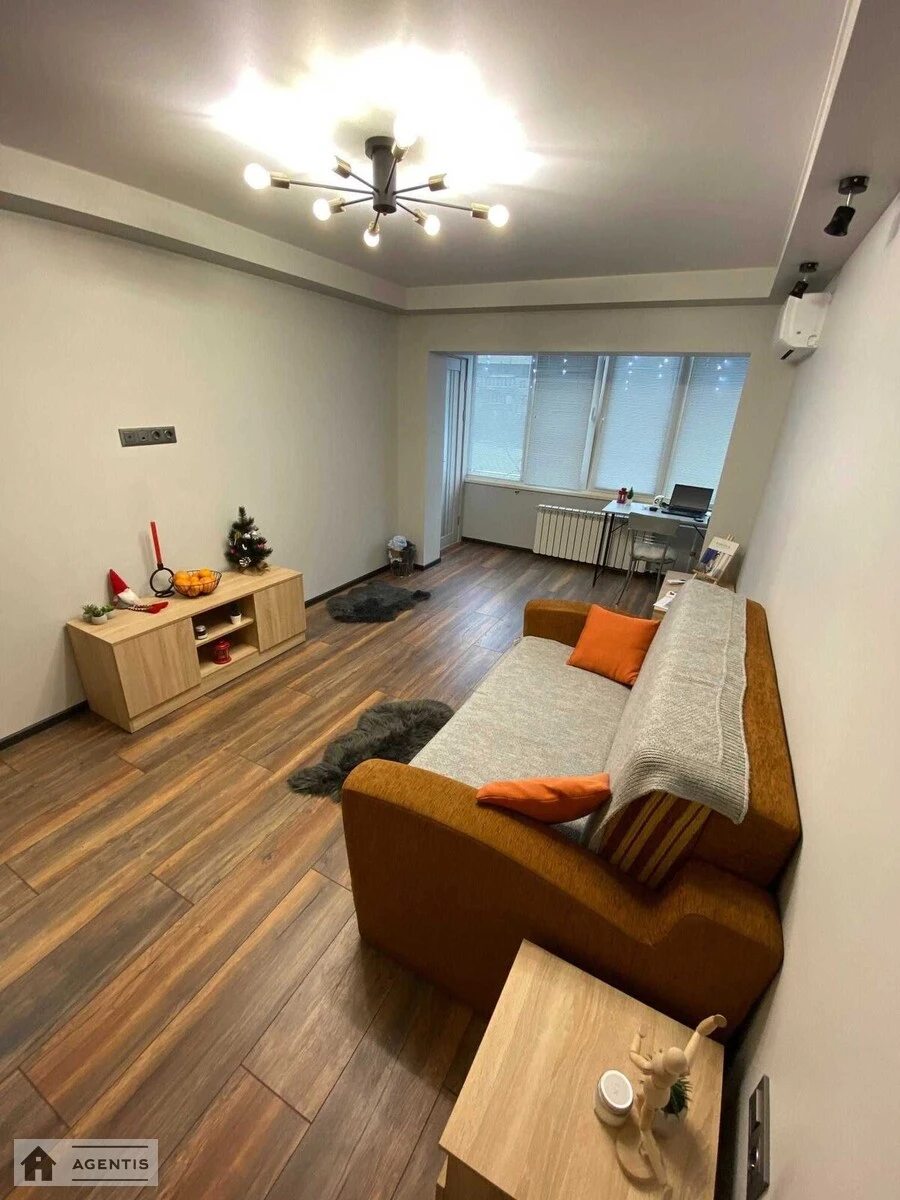 Apartment for rent. 1 room, 33 m², 5th floor/9 floors. 5, Romana Ratushnoho vul. Volhohradska, Kyiv. 