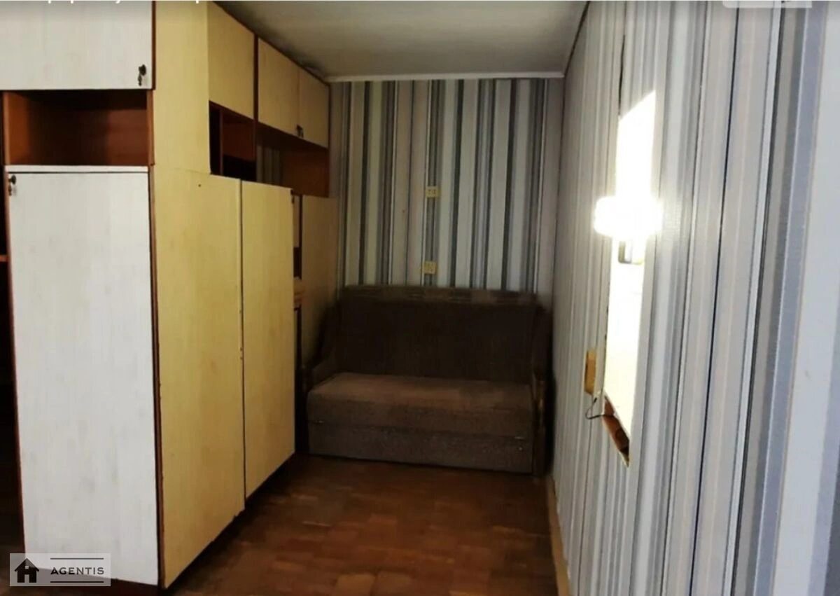 Сдам квартиру. 1 room, 25 m², 3rd floor/9 floors. 7, Чмелів Яр вул. (Трудова), Киев. 