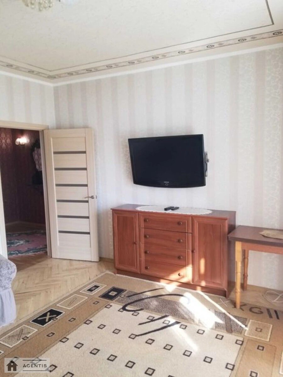 Apartment for rent. 3 rooms, 89 m², 10th floor/11 floors. 14, Henerala Almazova vul. Kutuzova, Kyiv. 