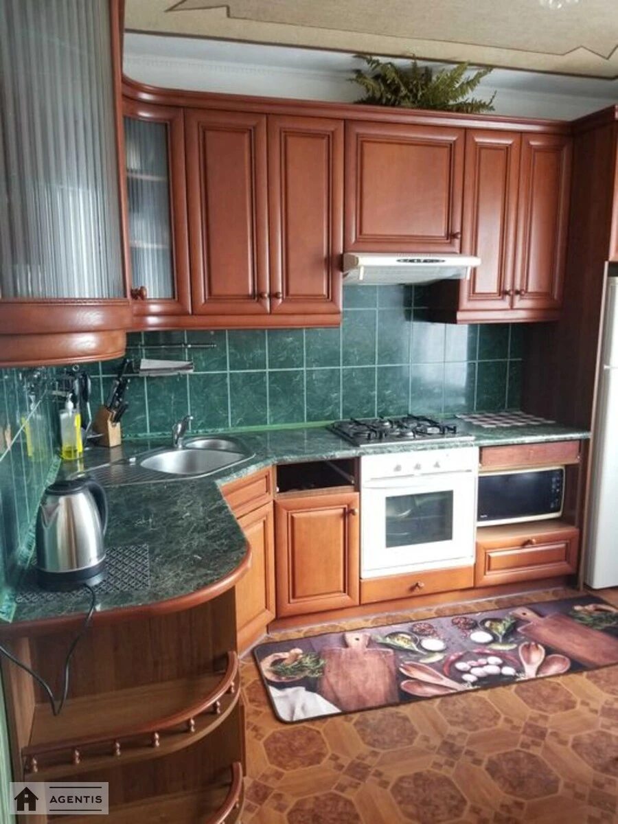 Apartment for rent. 3 rooms, 89 m², 10th floor/11 floors. 14, Henerala Almazova vul. Kutuzova, Kyiv. 