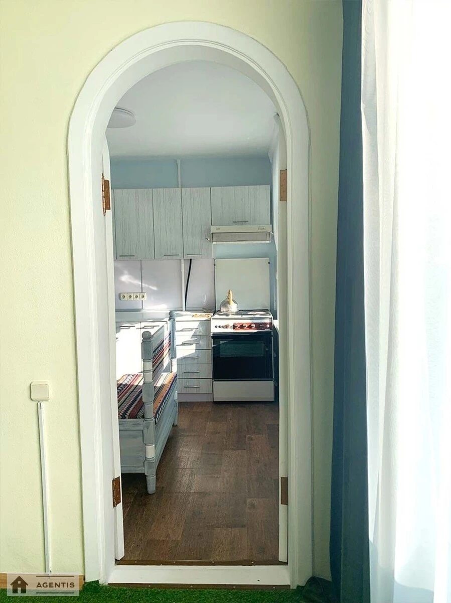 Apartment for rent. 3 rooms, 72 m², 8th floor/16 floors. Rusanivska Naberezhna, Kyiv. 