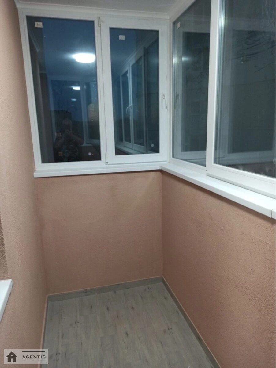 Apartment for rent. 1 room, 40 m², 9th floor/24 floors. Aviakonstruktora Ihorya Sikorskoho vul., Kyiv. 