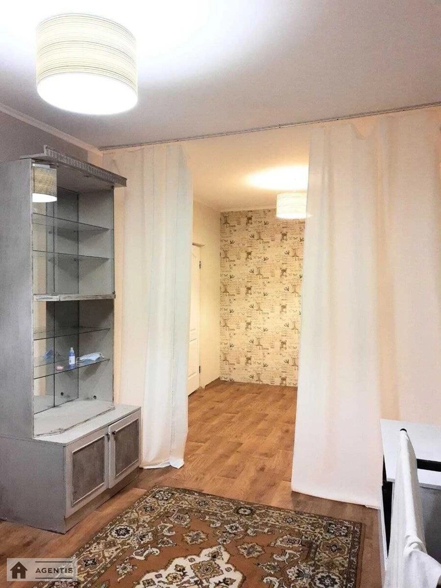 Apartment for rent. 3 rooms, 71 m², 8th floor/9 floors. 5, Verhovynna 5, Kyiv. 
