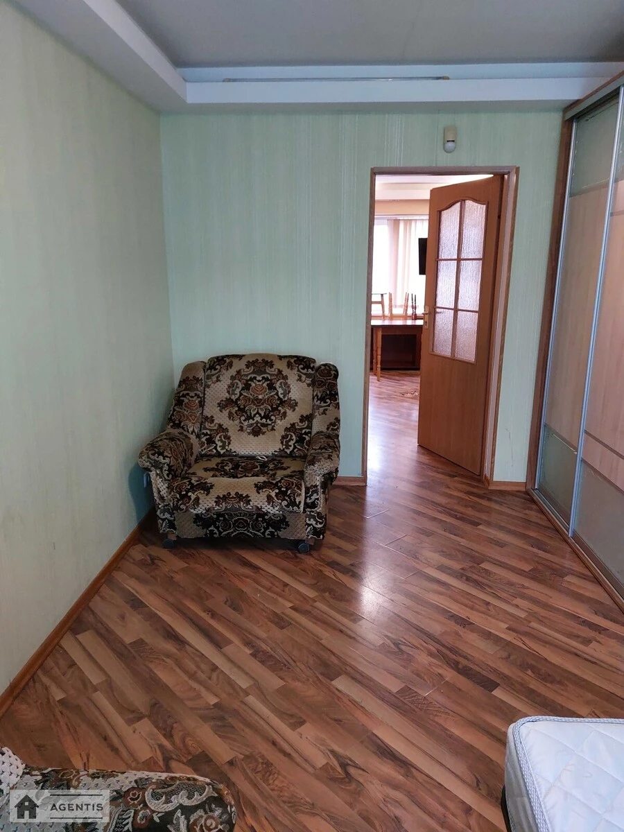Apartment for rent. 3 rooms, 60 m², 1st floor/9 floors. 21, Kharkivske 21, Kyiv. 