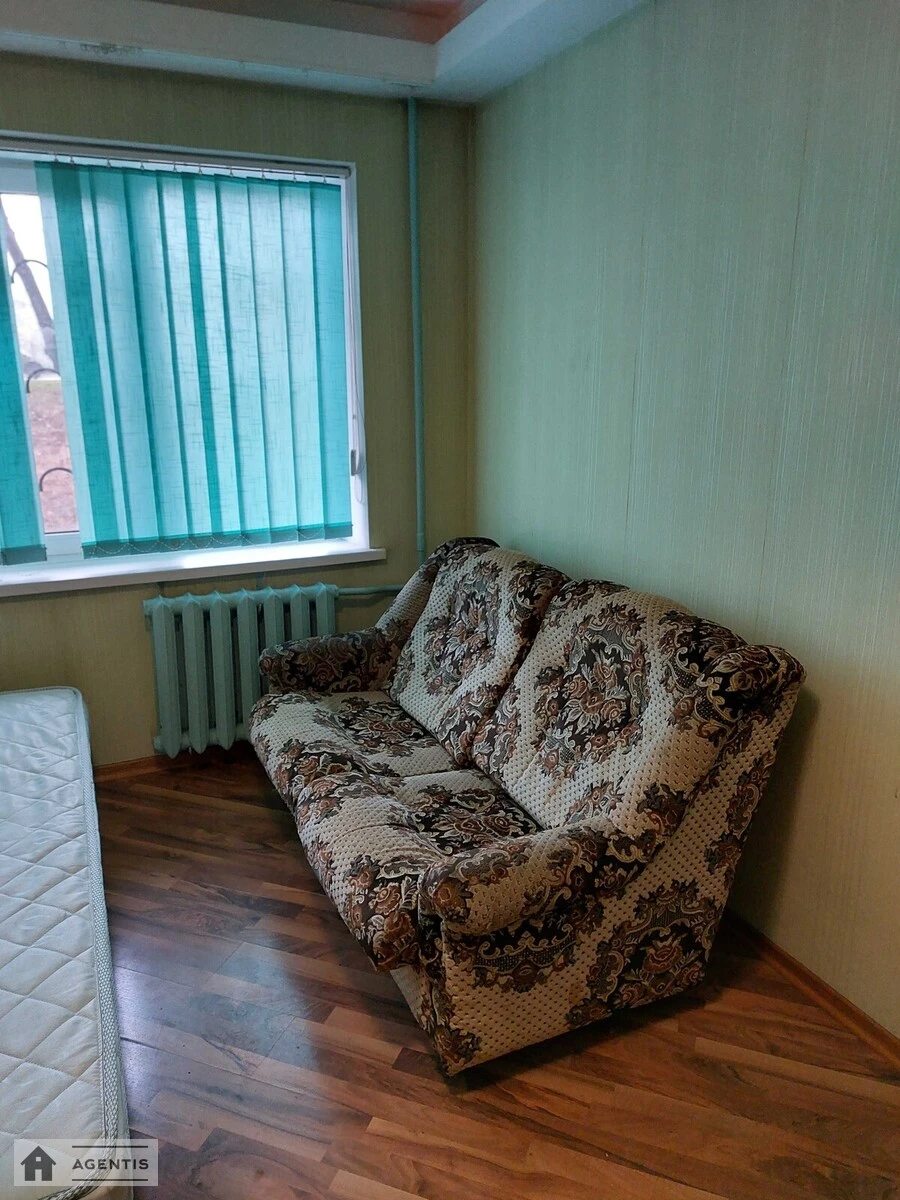 Apartment for rent. 3 rooms, 60 m², 1st floor/9 floors. 21, Kharkivske 21, Kyiv. 