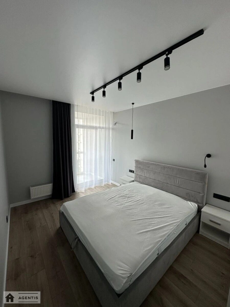 Apartment for rent. 1 room, 41 m², 7th floor/9 floors. Salutna, Kyiv. 