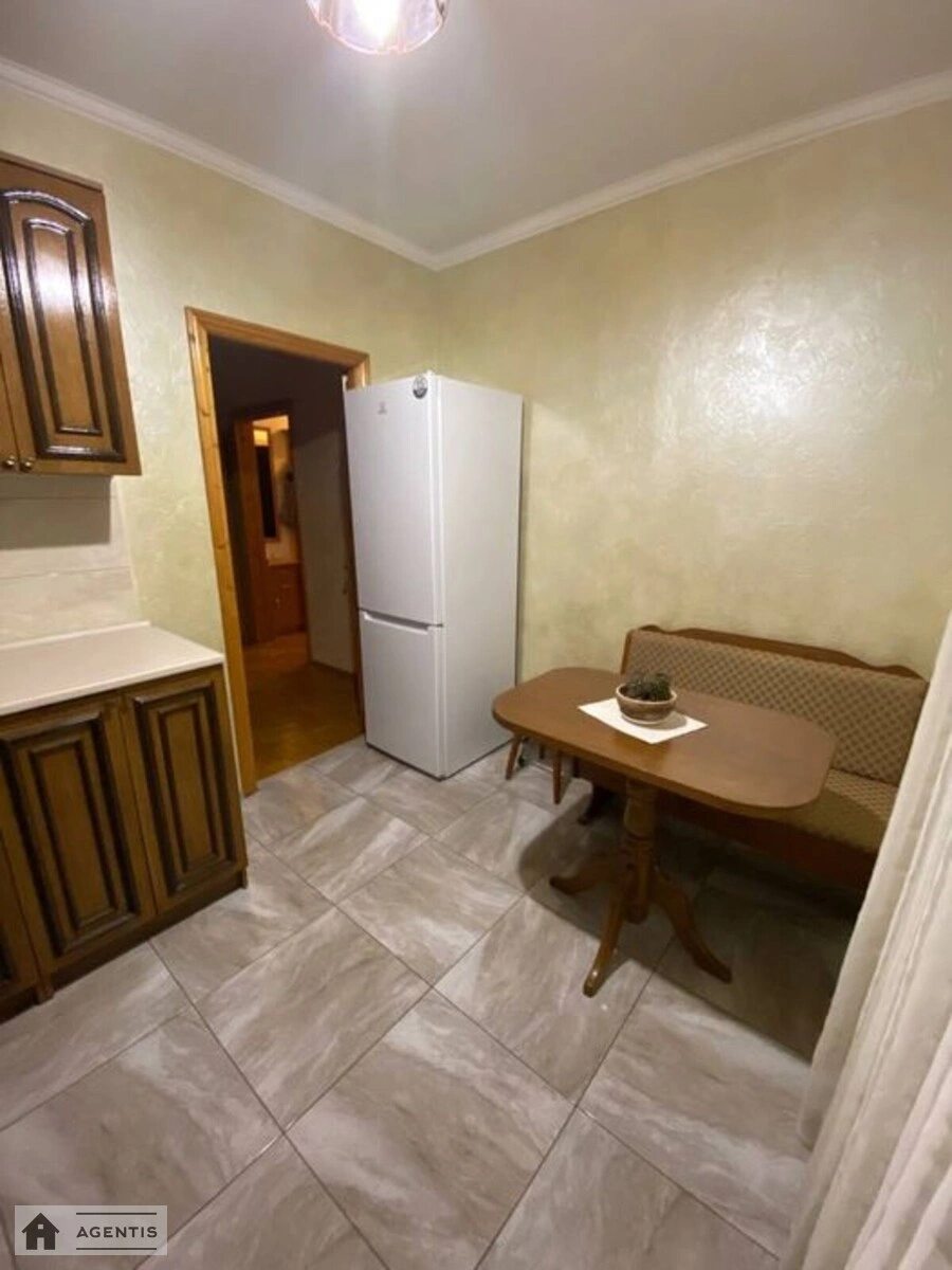 Apartment for rent. 2 rooms, 56 m², 13 floor/14 floors. 38, Petra Hryhorenka prosp., Kyiv. 