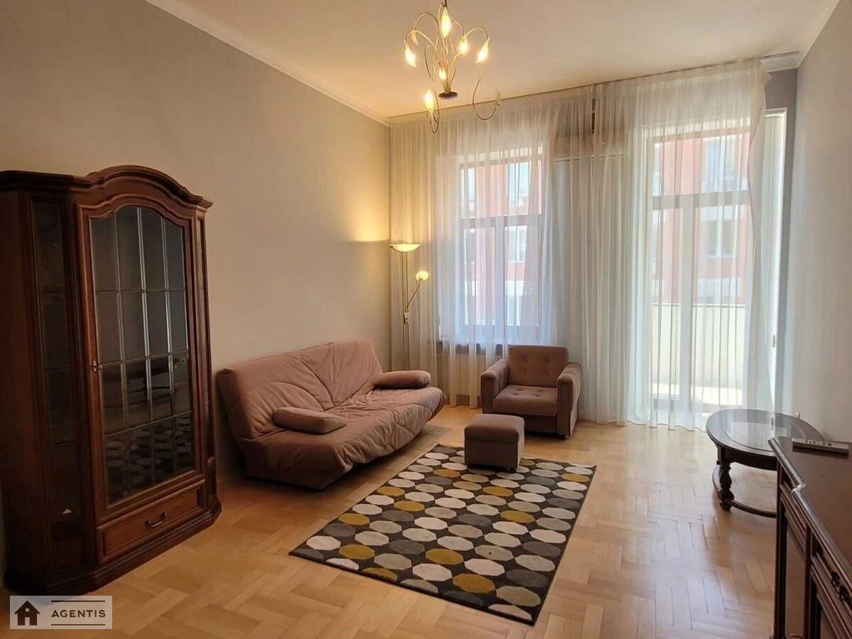 Apartment for rent. 3 rooms, 105 m², 3rd floor/4 floors. Malopidvalna 4, Kyiv. 