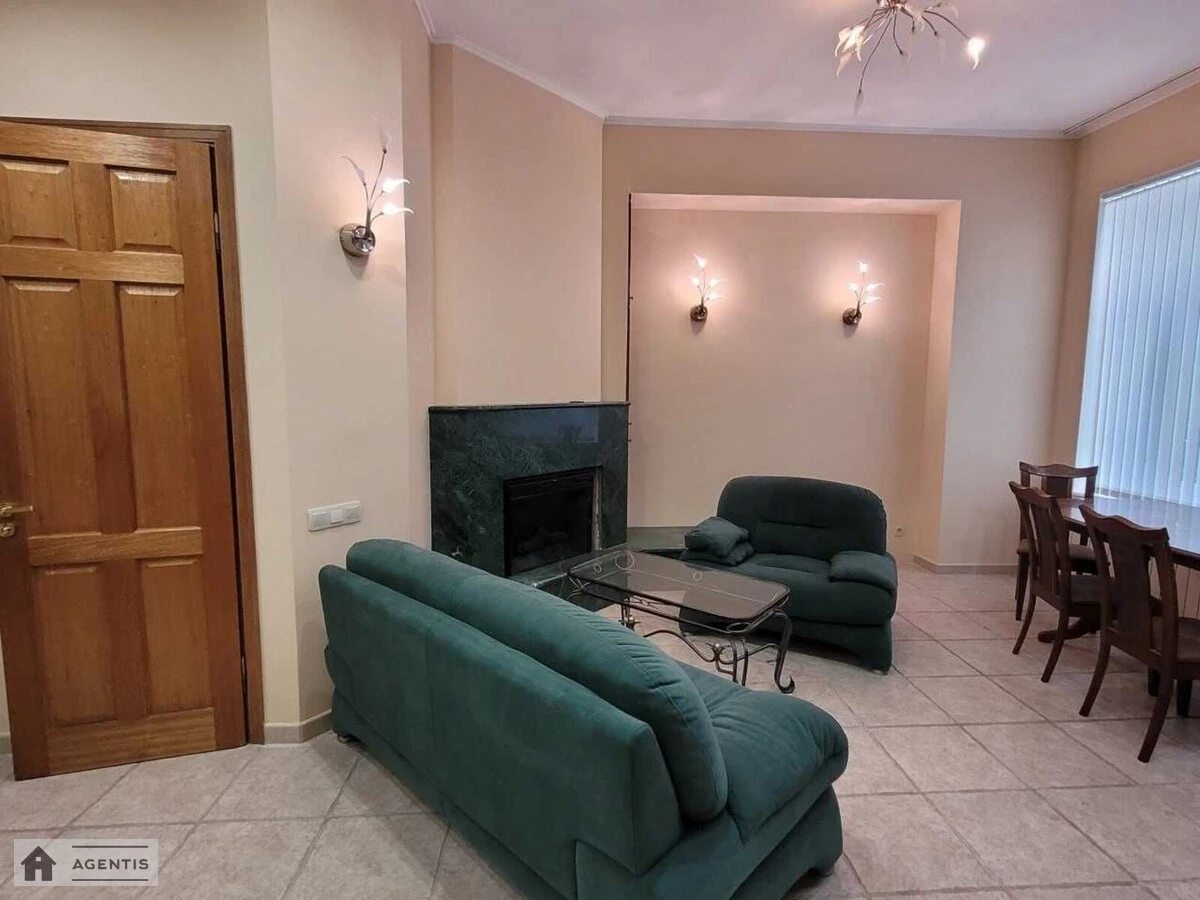 Apartment for rent. 3 rooms, 105 m², 3rd floor/4 floors. Malopidvalna 4, Kyiv. 