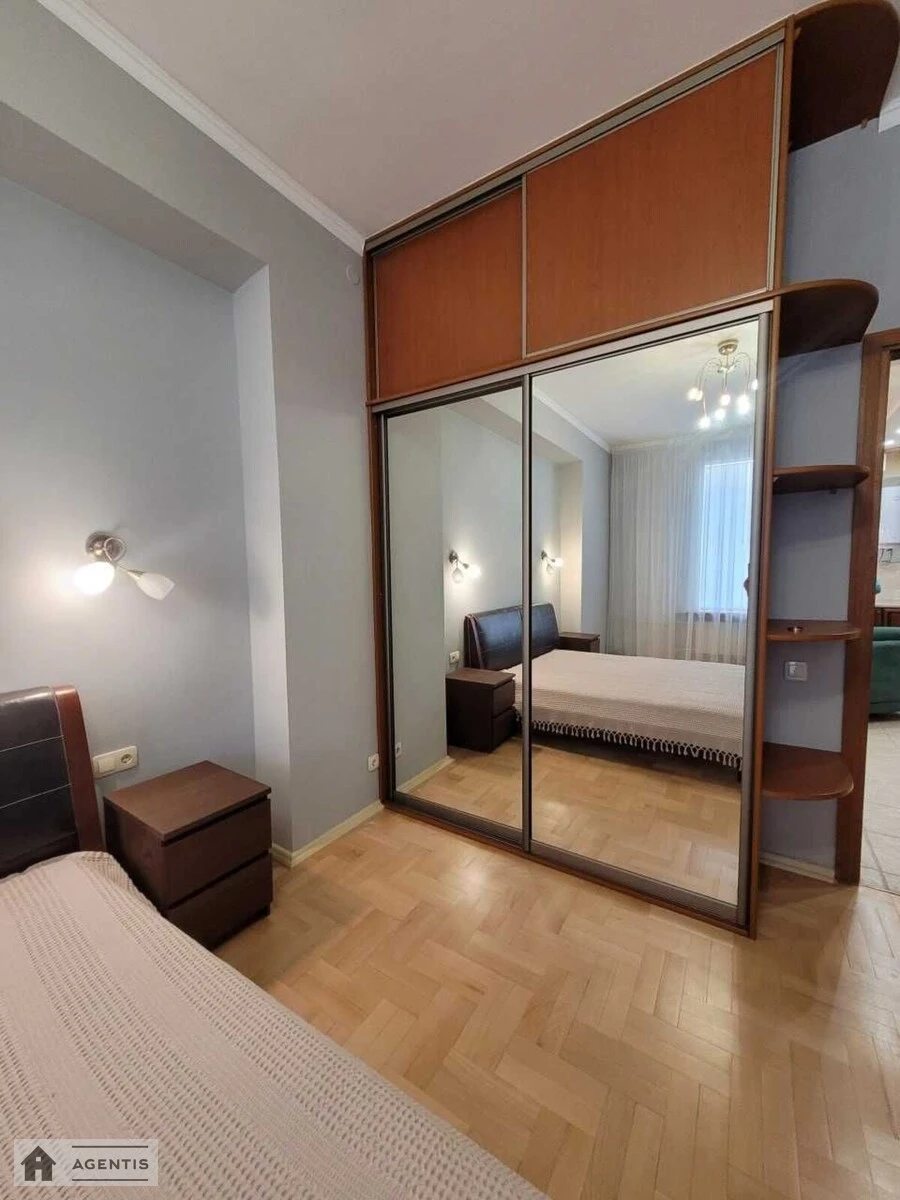 Сдам квартиру. 3 rooms, 105 m², 3rd floor/4 floors. Малоподвальная 4, Киев. 