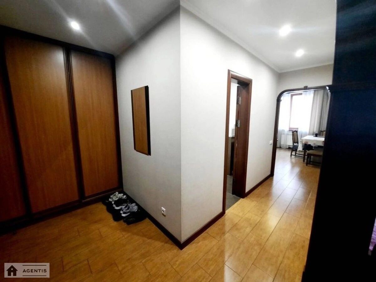Apartment for rent. 1 room, 55 m², 9th floor/23 floors. Anny Akhmatovoyi vul., Kyiv. 