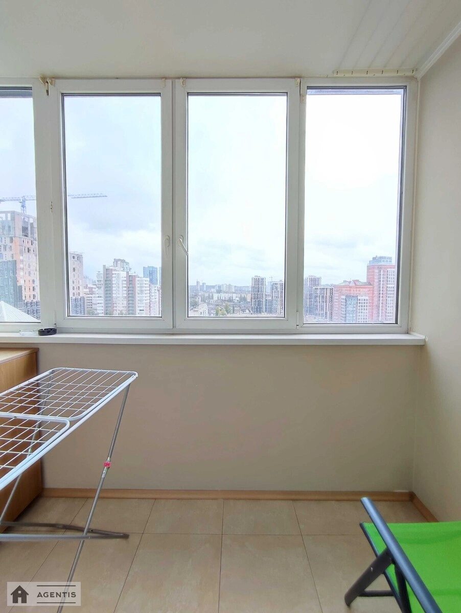 Apartment for rent. 3 rooms, 140 m², 14 floor/18 floors. Pecherskyy rayon, Kyiv. 