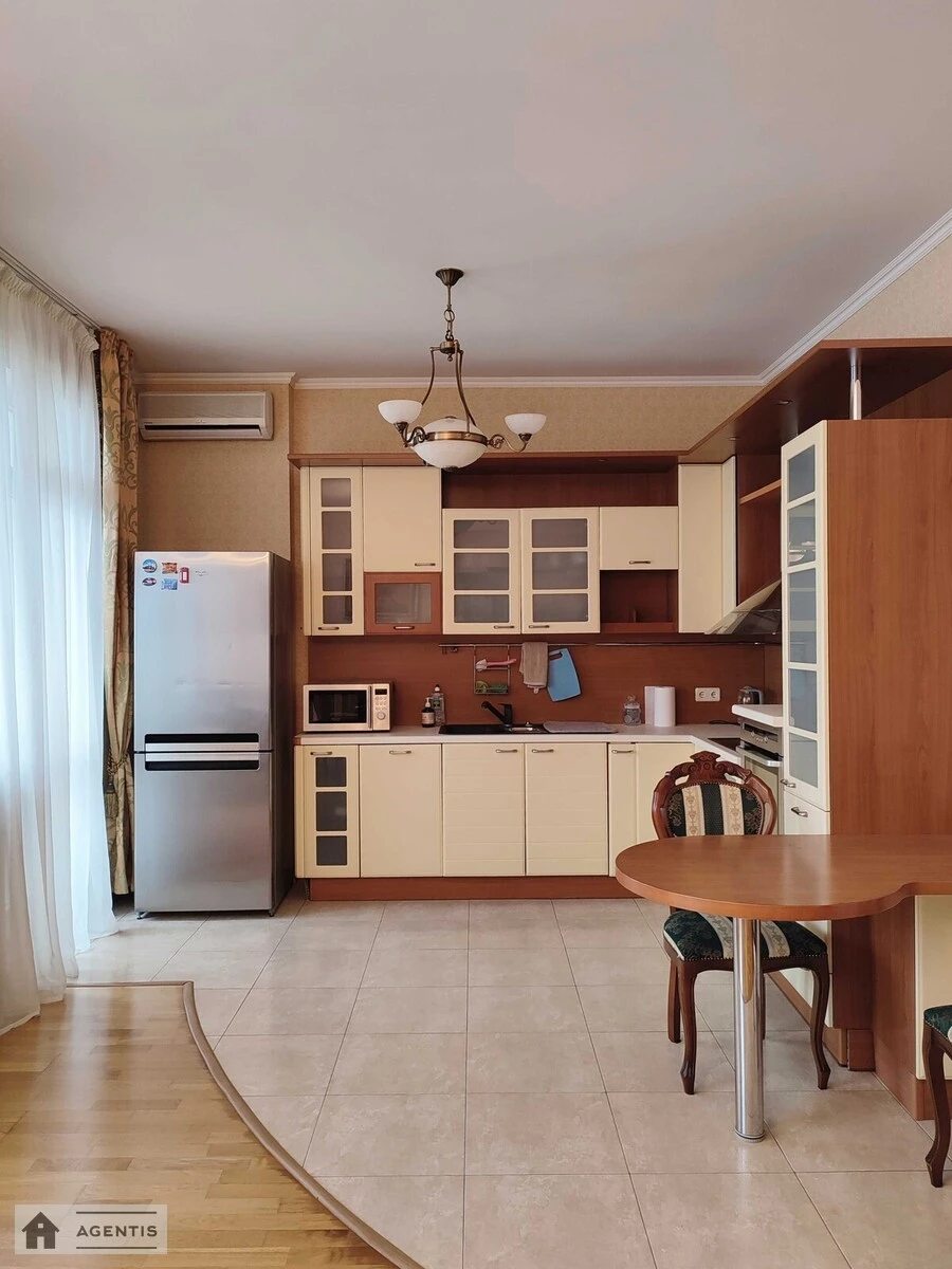 Apartment for rent. 3 rooms, 140 m², 14 floor/18 floors. Pecherskyy rayon, Kyiv. 