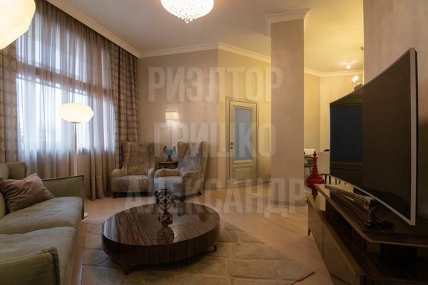 Продаж квартири. 2 rooms, 92 m², 1st floor/7 floors. 8, Соборная, Бровари. 