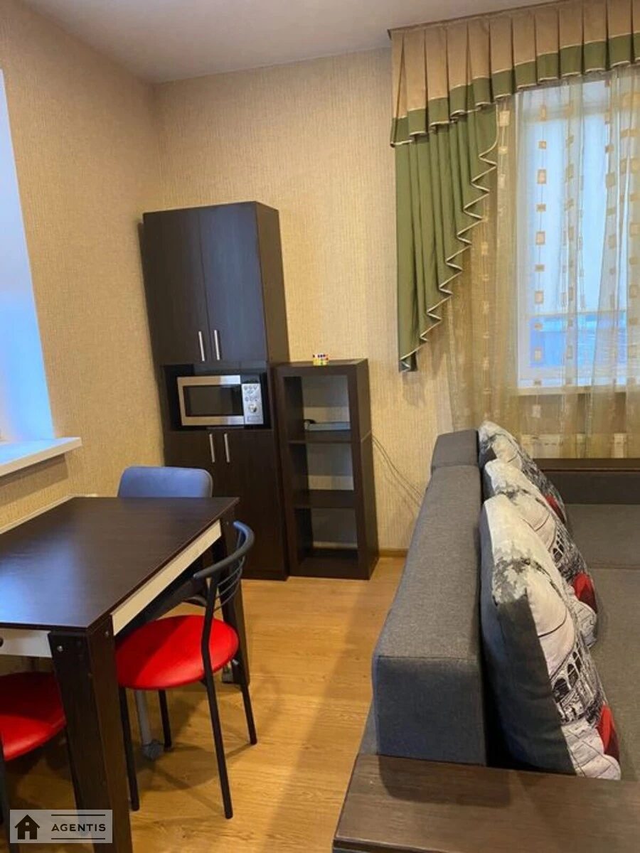 Apartment for rent. 1 room, 30 m², 1st floor/4 floors. 4, Mykoly Buracheka vul. Levitana, Kyiv. 