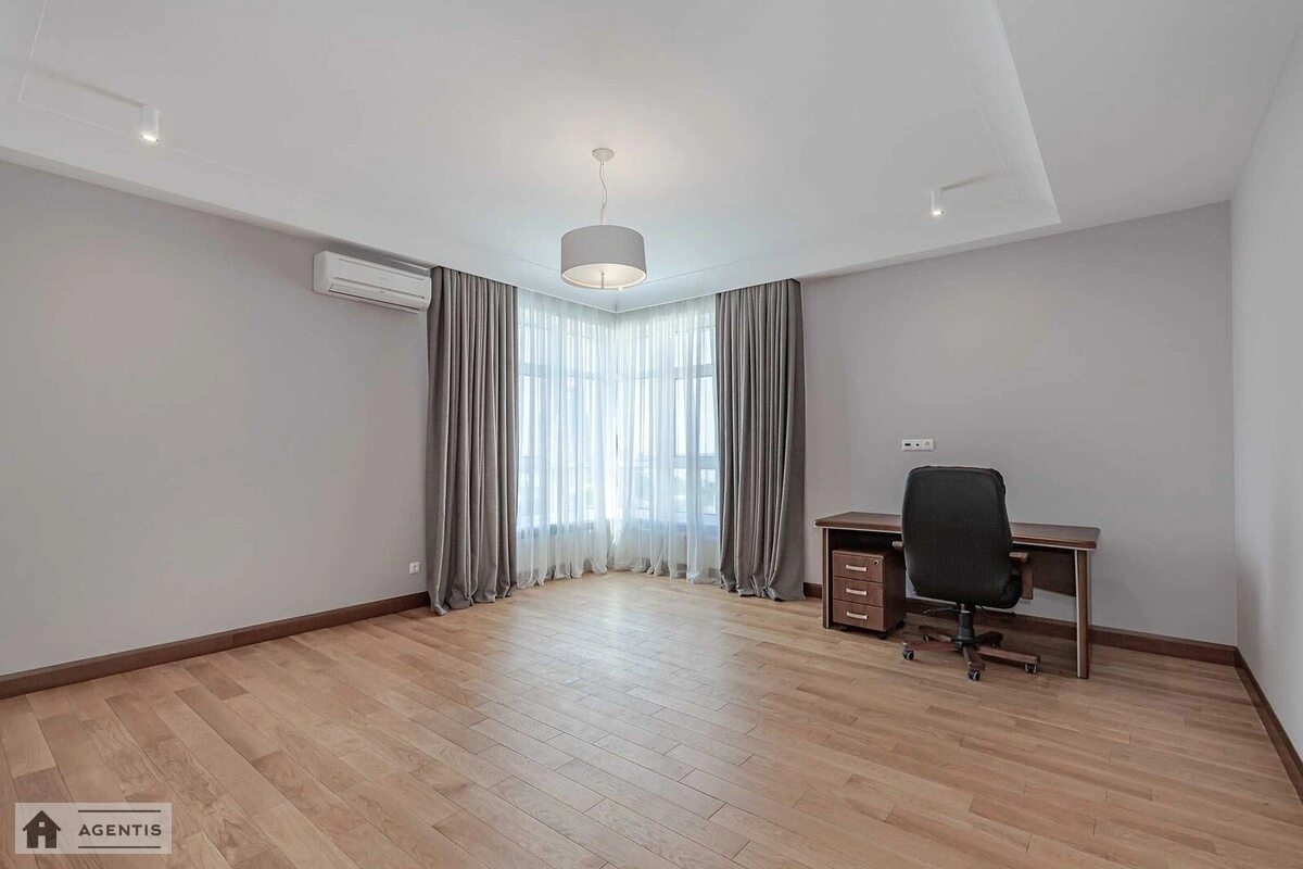 Apartment for rent. 3 rooms, 160 m², 16 floor/47 floors. Klovskiy, Kyiv. 