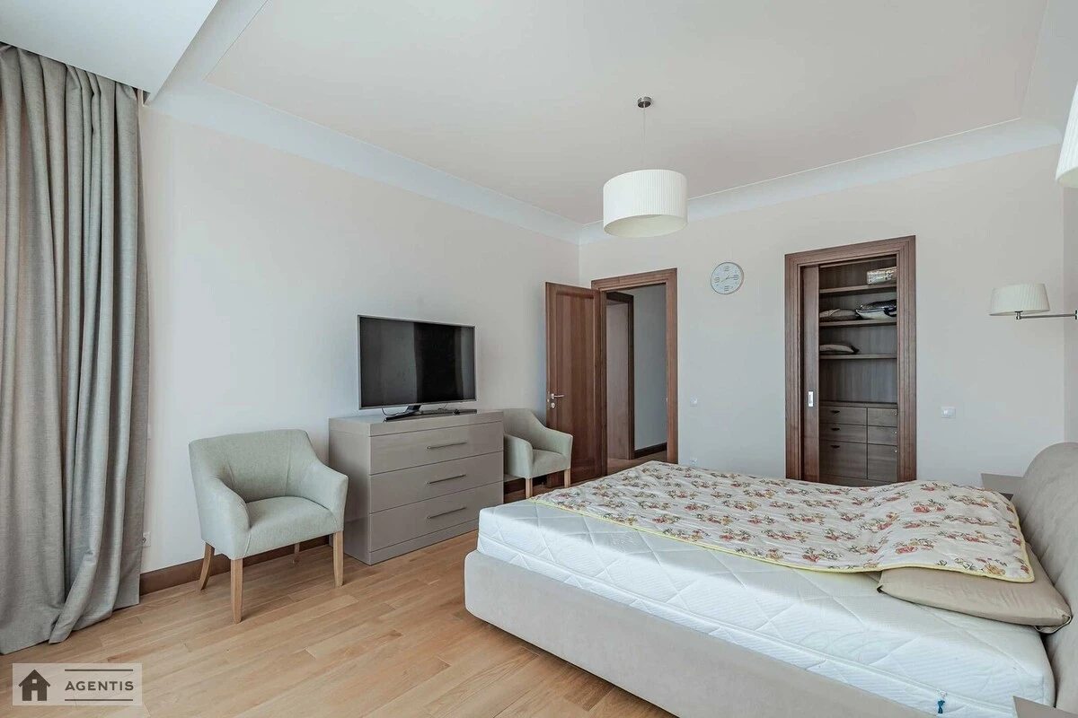 Apartment for rent. 3 rooms, 160 m², 16 floor/47 floors. Klovskiy, Kyiv. 
