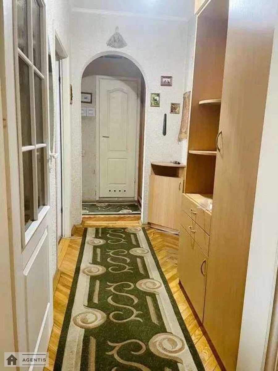 Apartment for rent. 2 rooms, 57 m², 5th floor/10 floors. Mykoly Sadovskoho vul., Kyiv. 