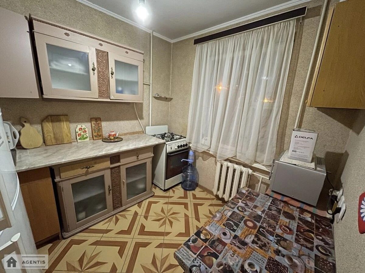 Здам квартиру. 1 room, 30 m², 3rd floor/9 floors. 3, Здолбунівська 3, Київ. 