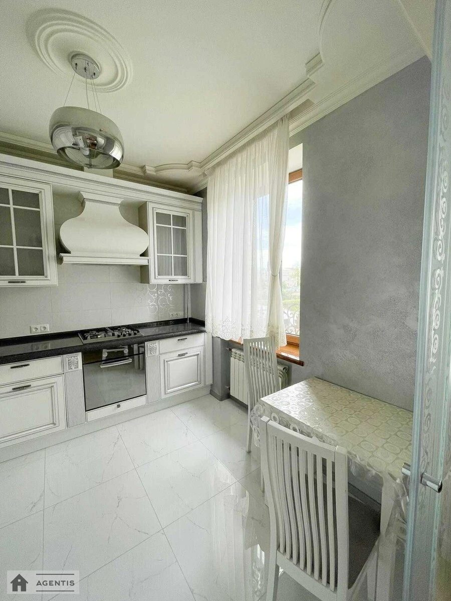 Apartment for rent 1 room, 68 m², 4th fl./8 floors. 34, Mykhayla Hrushevskoho vul., Kyiv. 