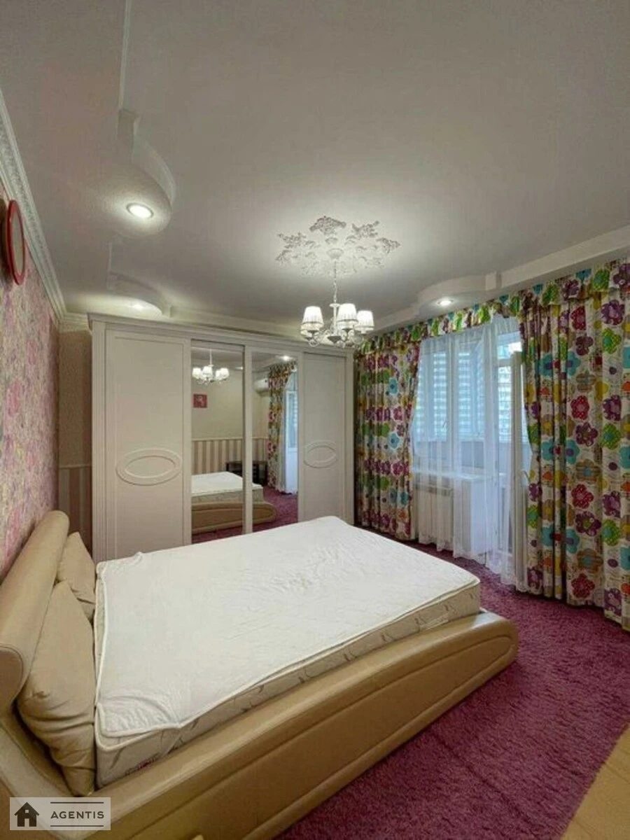 Сдам квартиру. 4 rooms, 130 m², 8th floor/16 floors. 16, Миколи Бажана просп., Киев. 