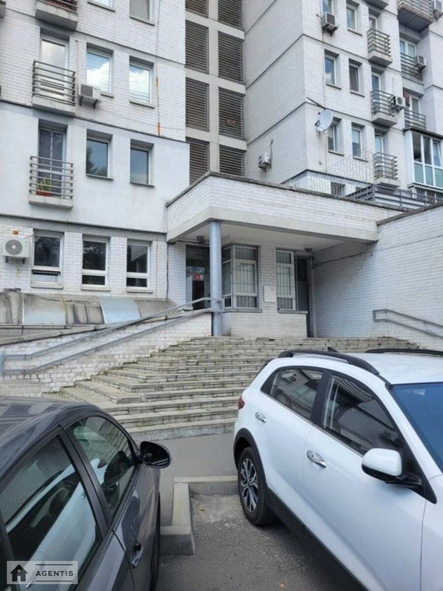 Сдам квартиру. 2 rooms, 60 m², 7th floor/20 floors. 64, Юрія Литвинського вул. (Російська), Киев. 