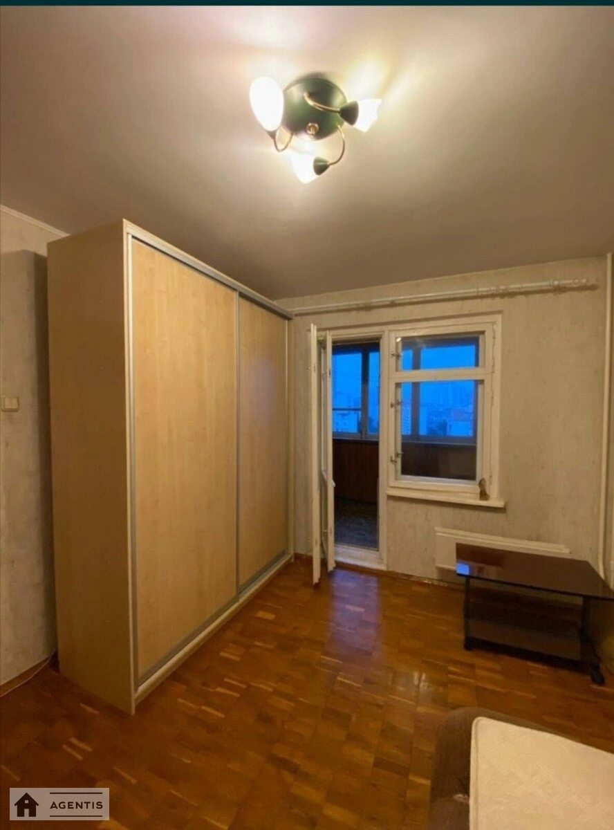 Apartment for rent. 3 rooms, 77 m², 13 floor/16 floors. Revutckogo, Kyiv. 