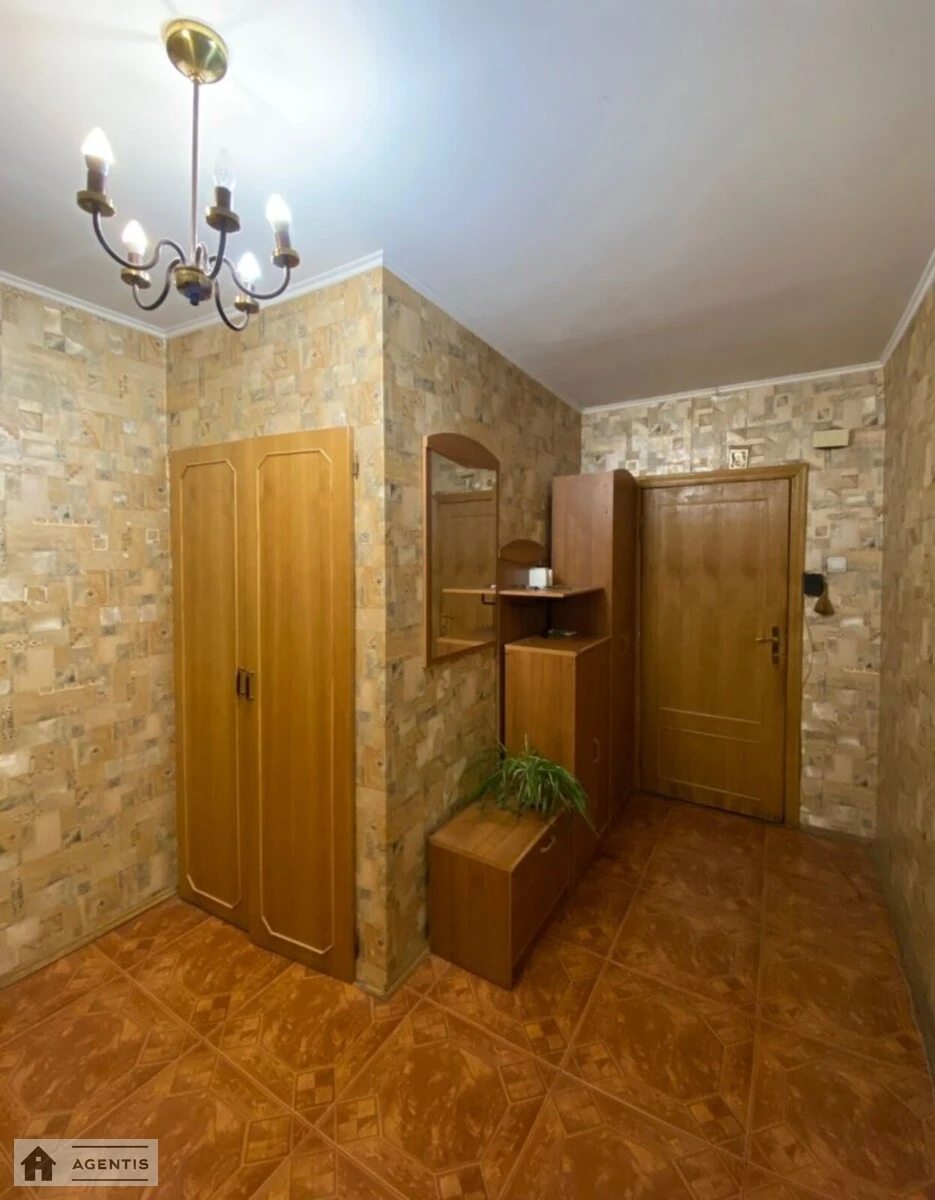 Apartment for rent. 3 rooms, 77 m², 13 floor/16 floors. Revutckogo, Kyiv. 