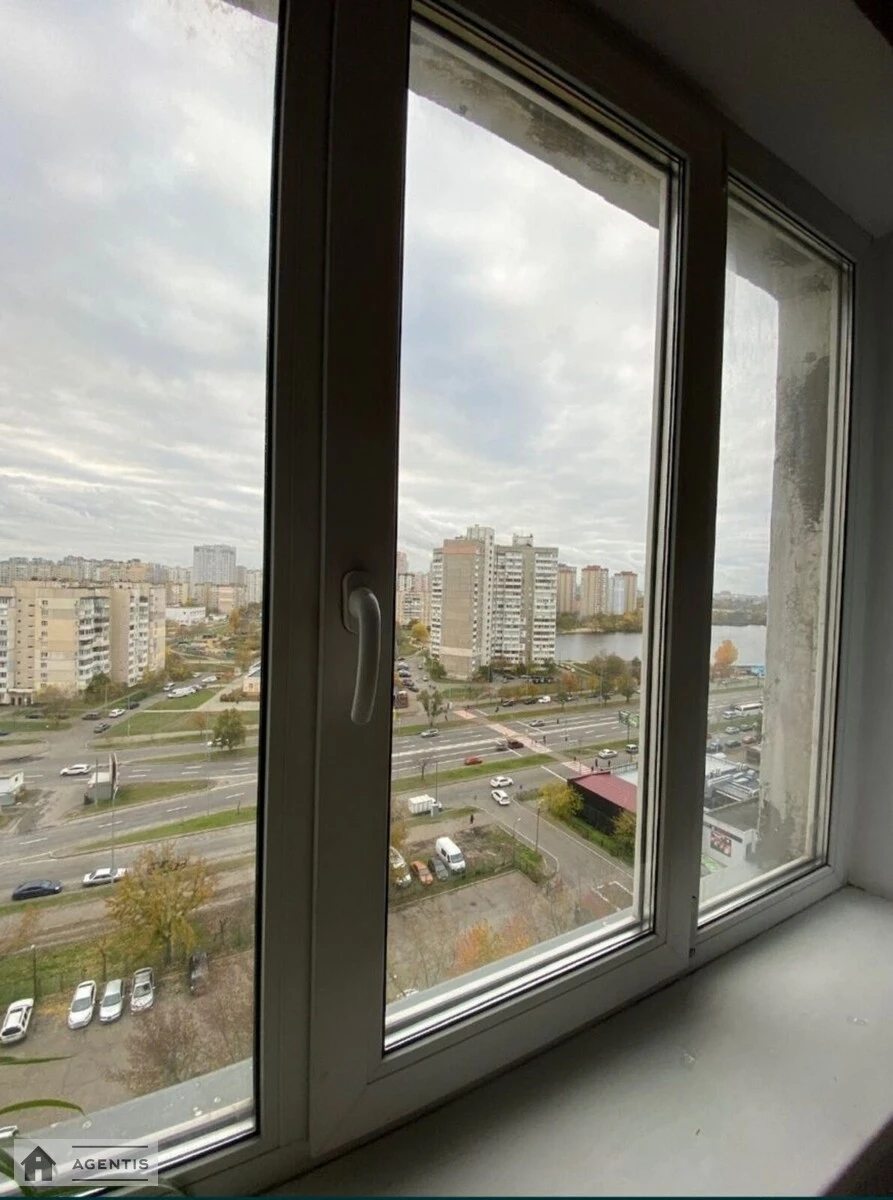 Сдам квартиру. 3 rooms, 77 m², 13 floor/16 floors. Ревуцкого, Киев. 