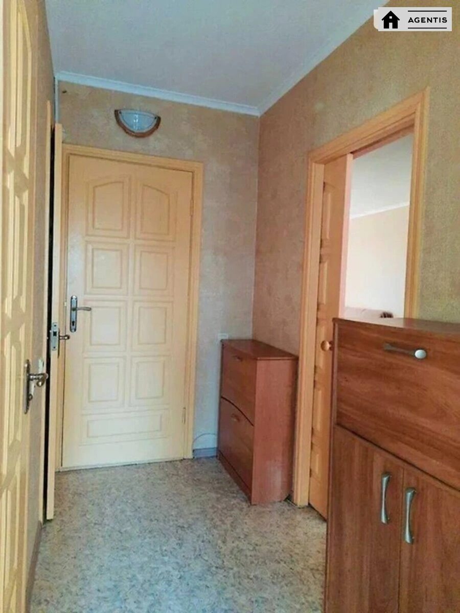 Apartment for rent. 1 room, 34 m², 3rd floor/9 floors. 3, Myropilska 3, Kyiv. 