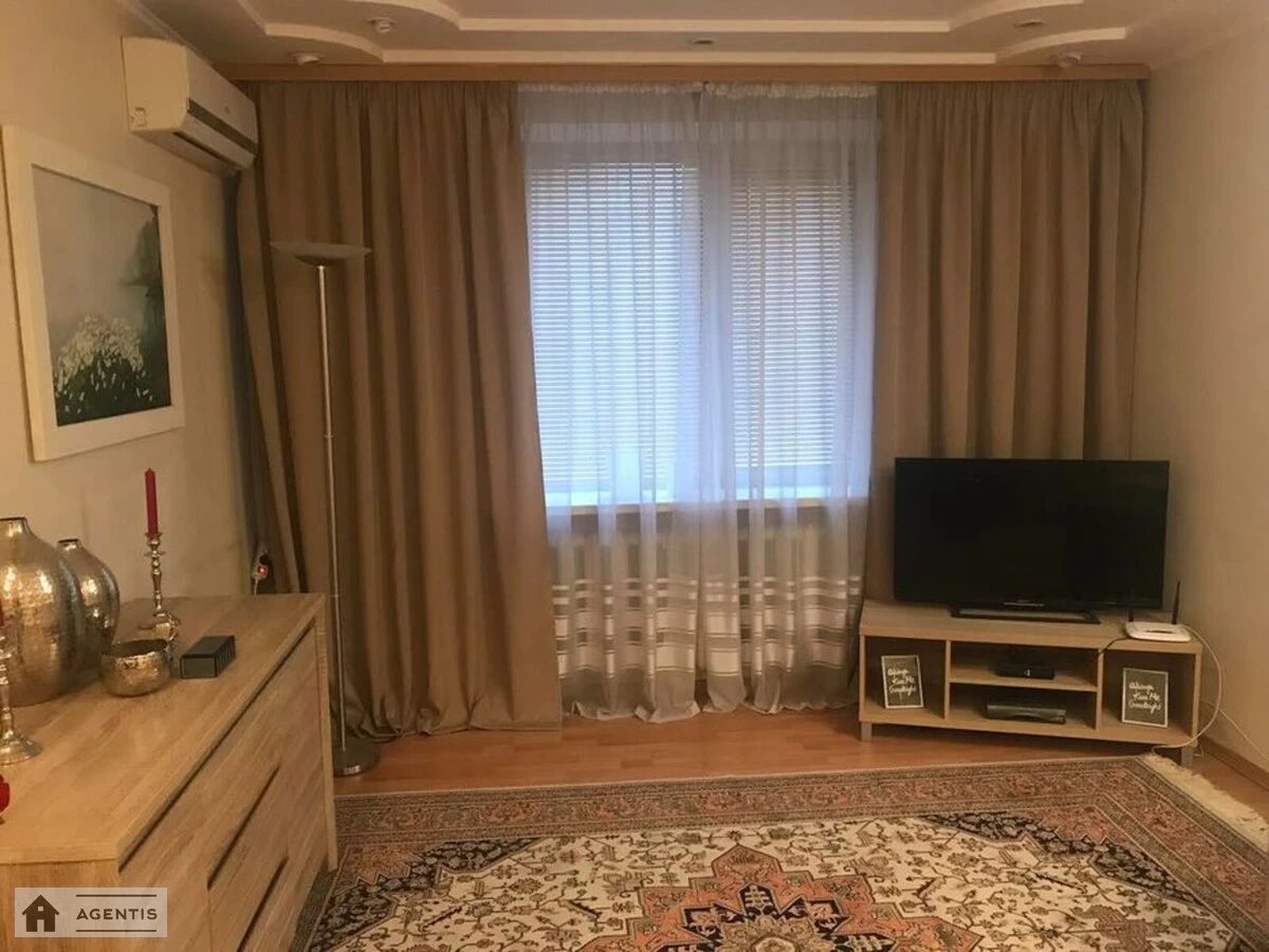 Apartment for rent. 2 rooms, 54 m², 12 floor/16 floors. Vyacheslava Chornovola vul., Kyiv. 