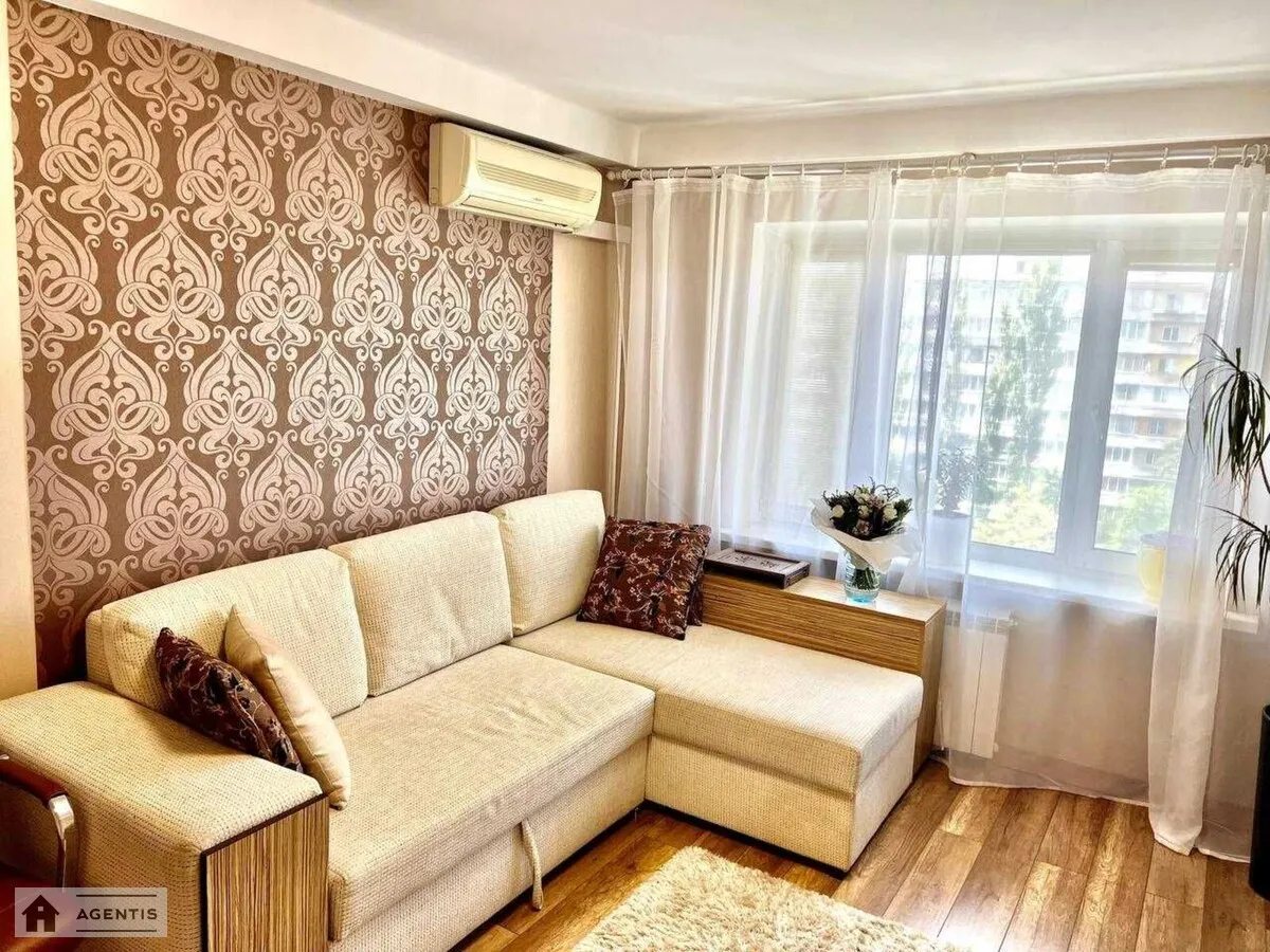 Apartment for rent. 2 rooms, 44 m², 7th floor/10 floors. 22, Ivana Vyhovskoho vul. Marshala Hrechka, Kyiv. 