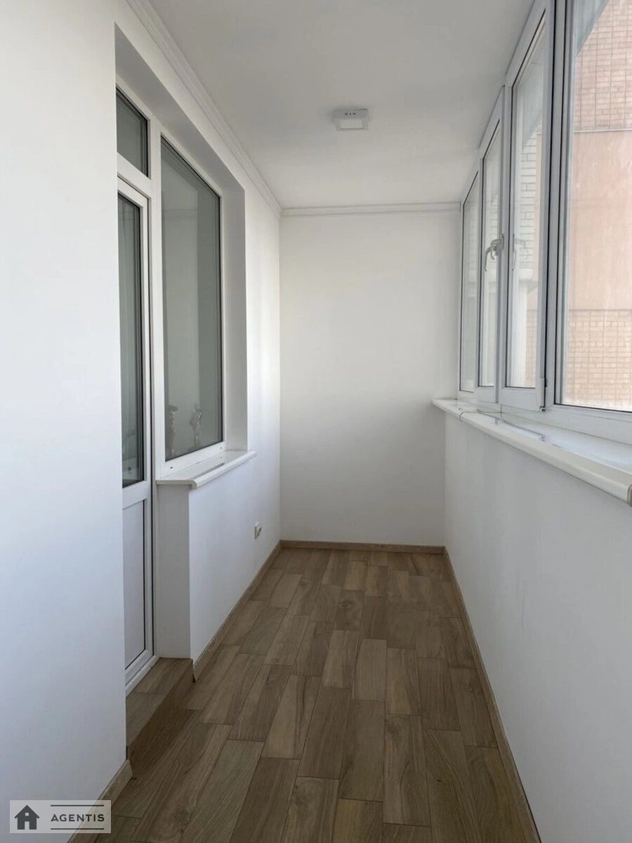 Apartment for rent. 3 rooms, 100 m², 13 floor/24 floors. 4, Mykoly Amosova vul., Kyiv. 