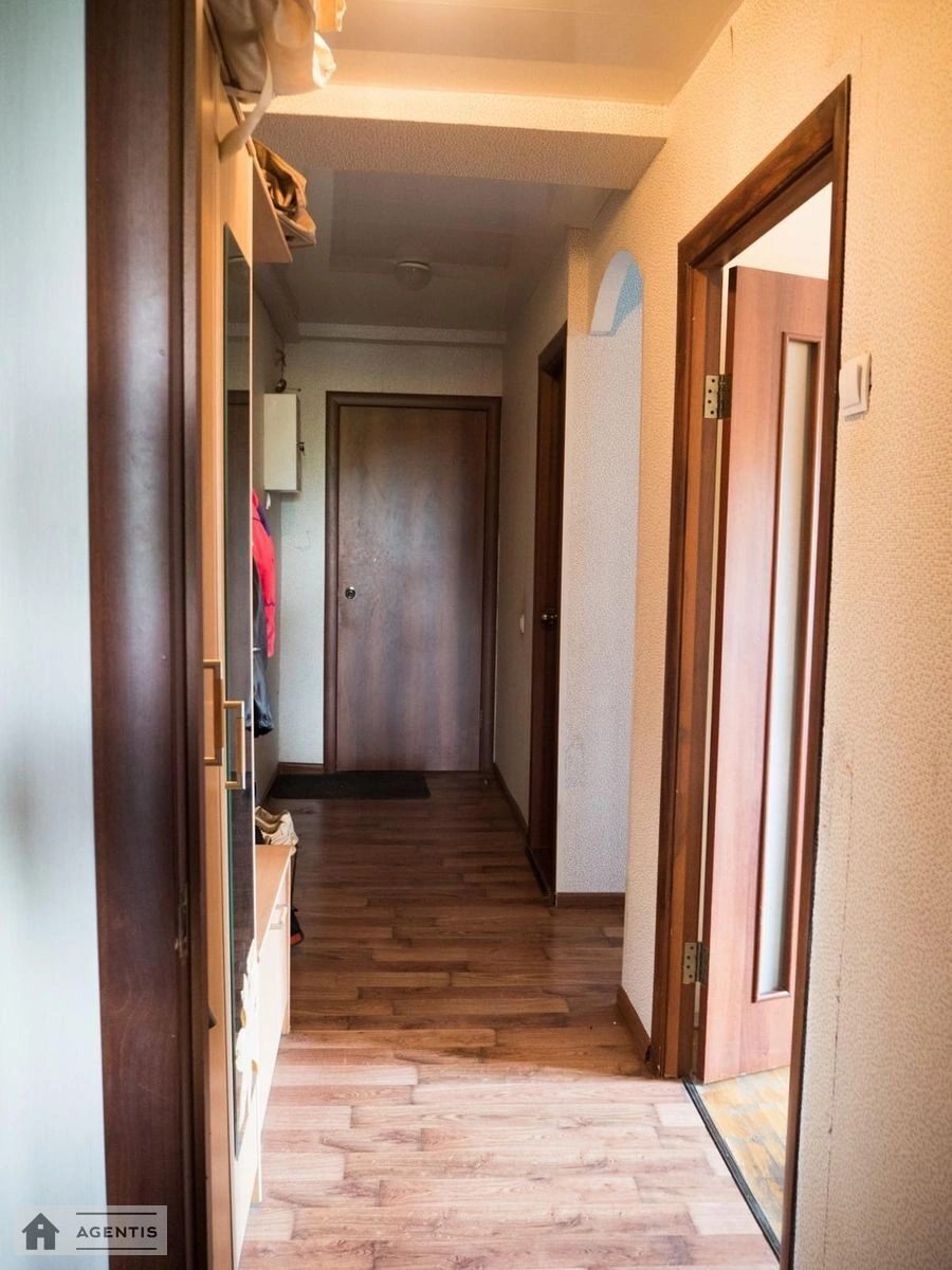 Сдам квартиру 3 комнаты, 70 m², 4 эт./9 этажей. 11, Павла Загребельного вул. (Миколи Раєвського), Киев. 